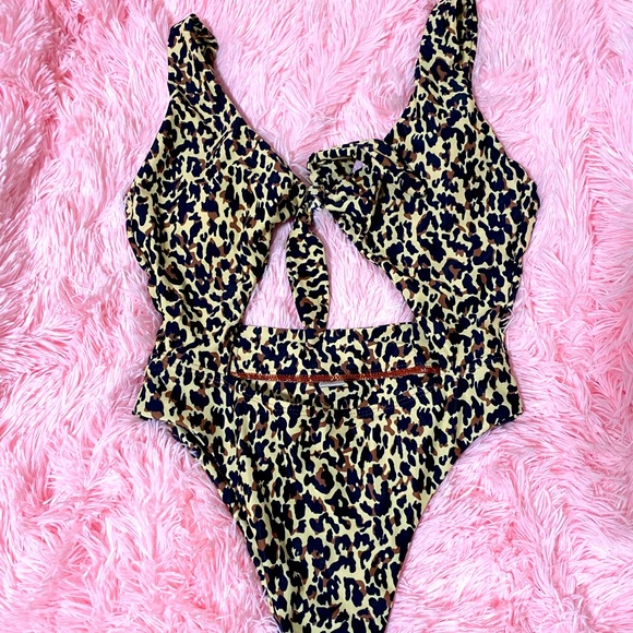 Leopard scoop neck one piece - Picture 1 of 2